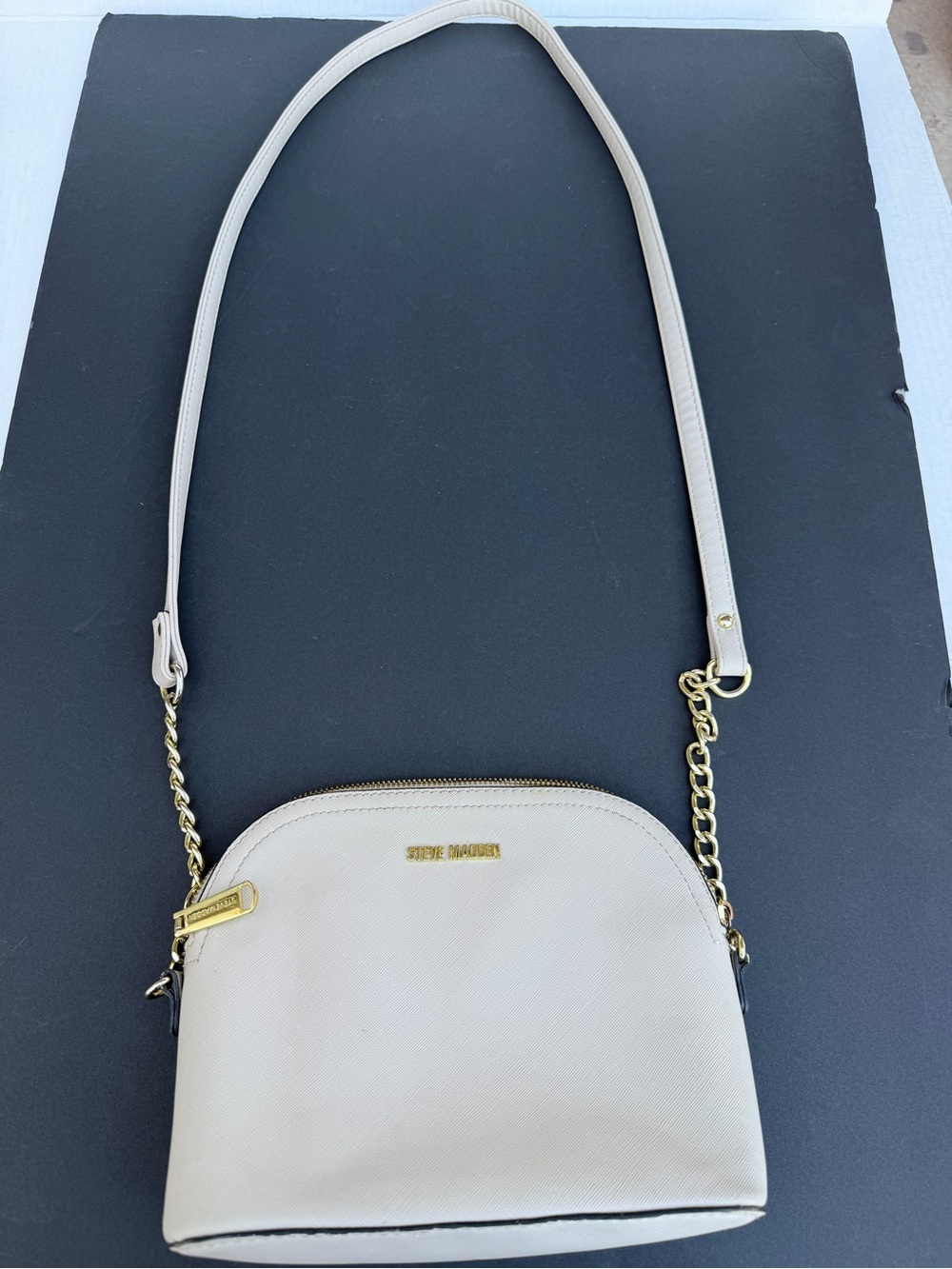 Steve Madden Cream Crossbody with Gold Chain Strap